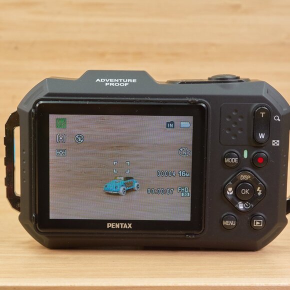 Pentax WG-1000 Adventure Proof 16MP Digital Camera - Picture 8 of 10